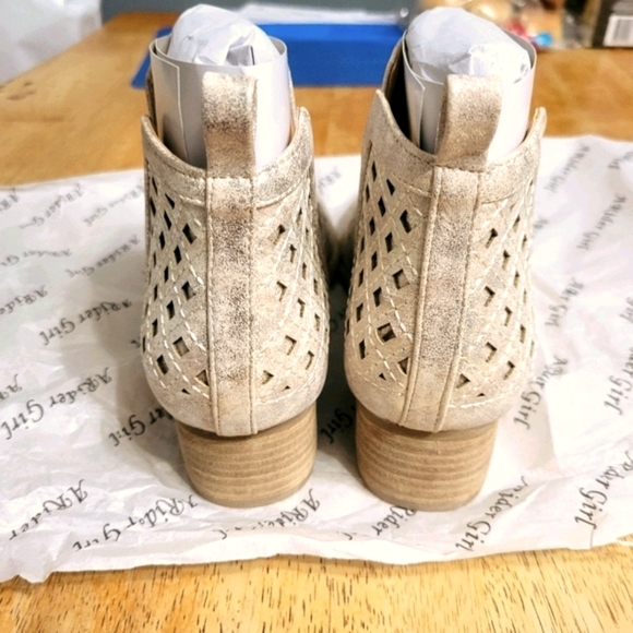 Abby NWT Metallic Lattice Bootie 6 - Picture 6 of 8